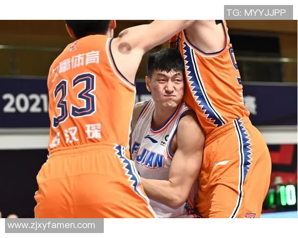 上海篮球队进攻战术解析与球员表现深度剖析 上海篮球队进攻战术解析与球员表现深度剖析